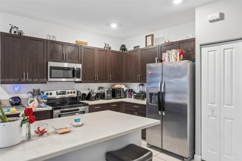 Townhouse in Homestead, Florida 4 bedrooms, 179.86 sq.m. № 2084070 - photo 12