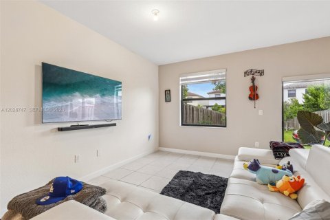Townhouse in Homestead, Florida 4 bedrooms, 179.86 sq.m. № 2084070 - photo 7