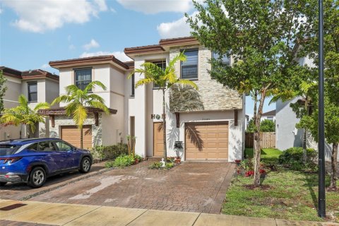 Townhouse in Homestead, Florida 4 bedrooms, 179.86 sq.m. № 2084070 - photo 2