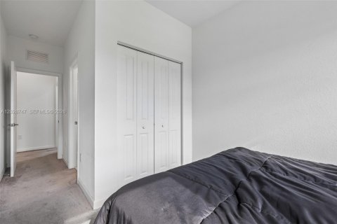 Townhouse in Homestead, Florida 4 bedrooms, 179.86 sq.m. № 2084070 - photo 21