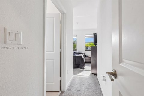 Townhouse in Homestead, Florida 4 bedrooms, 179.86 sq.m. № 2084070 - photo 16
