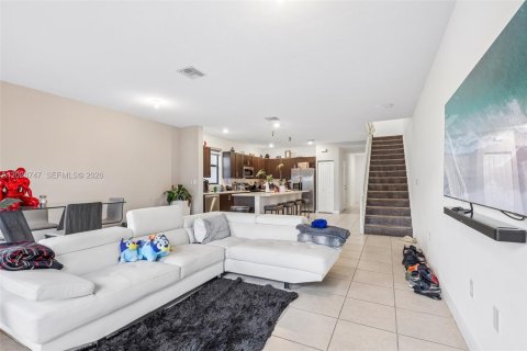Townhouse in Homestead, Florida 4 bedrooms, 179.86 sq.m. № 2084070 - photo 9