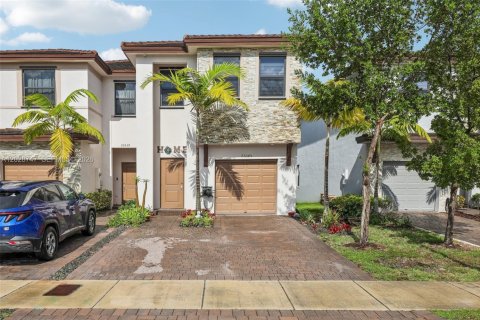 Townhouse in Homestead, Florida 4 bedrooms, 179.86 sq.m. № 2084070