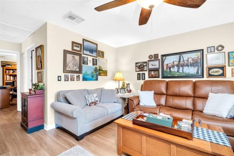 Casa en venta en Palm Harbor, Florida, 2 dormitorios, 115.01 m2 № 1899651 - foto 24