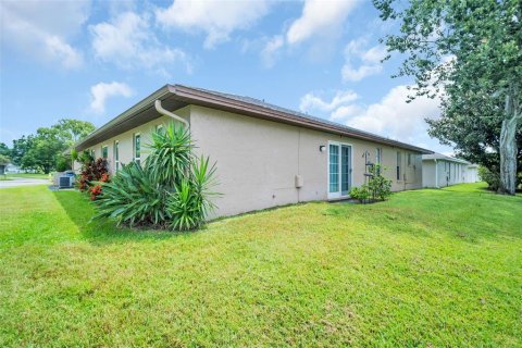 House in Palm Harbor, Florida 2 bedrooms, 115.01 sq.m. № 1899651 - photo 8