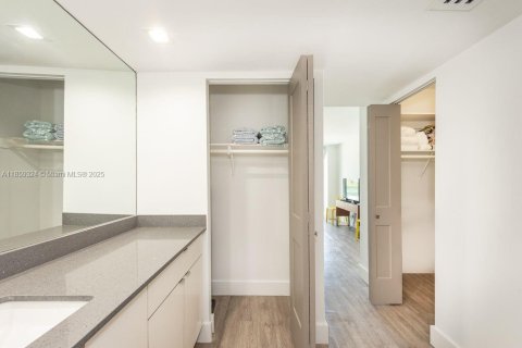 Copropriété à vendre à Sunny Isles Beach, Floride: 1 chambre, 92.07 m2 № 1960620 - photo 14