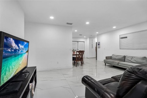 Casa en venta en Homestead, Florida, 3 dormitorios, 115.01 m2 № 2044225 - foto 24