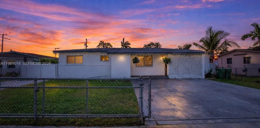 Casa en Homestead, Florida 3 dormitorios, 115.01 m2 № 2044225