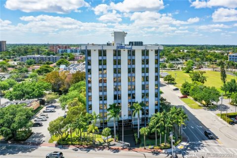 Commercial property in North Miami, Florida № 1859817 - photo 16