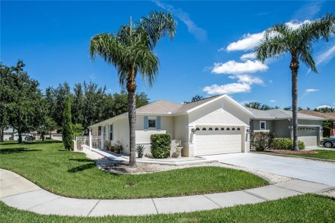 Casa en Land O' Lakes, Florida 2 dormitorios, 145.67 m2 № 2114091