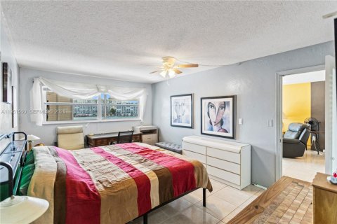 Снять в аренду кондоминиум в Халландейл-Бич, Флорида 1 спальня, 74.88м2, № 2006371 - фото 21