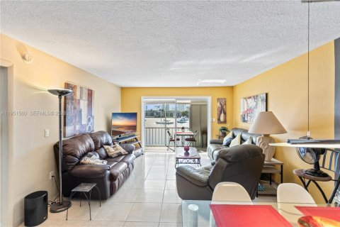 Снять в аренду кондоминиум в Халландейл-Бич, Флорида 1 спальня, 74.88м2, № 2006371 - фото 4