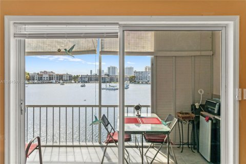 Снять в аренду кондоминиум в Халландейл-Бич, Флорида 1 спальня, 74.88м2, № 2006371 - фото 27