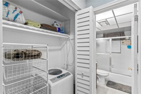 Снять в аренду кондоминиум в Халландейл-Бич, Флорида 1 спальня, 74.88м2, № 2006371 - фото 26