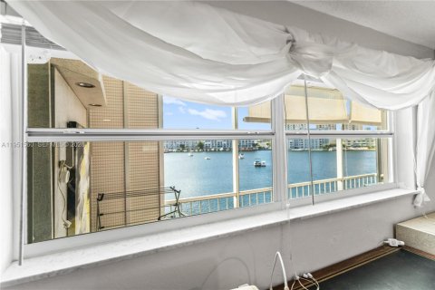 Снять в аренду кондоминиум в Халландейл-Бич, Флорида 1 спальня, 74.88м2, № 2006371 - фото 24