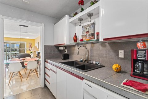 Снять в аренду кондоминиум в Халландейл-Бич, Флорида 1 спальня, 74.88м2, № 2006371 - фото 14