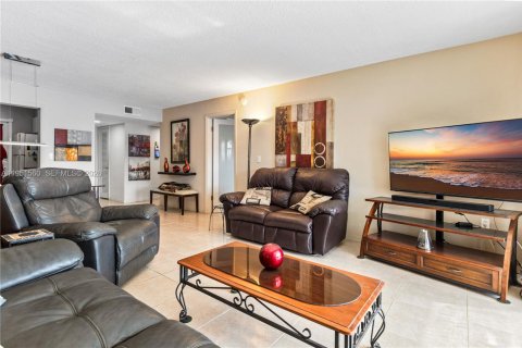 Снять в аренду кондоминиум в Халландейл-Бич, Флорида 1 спальня, 74.88м2, № 2006371 - фото 9