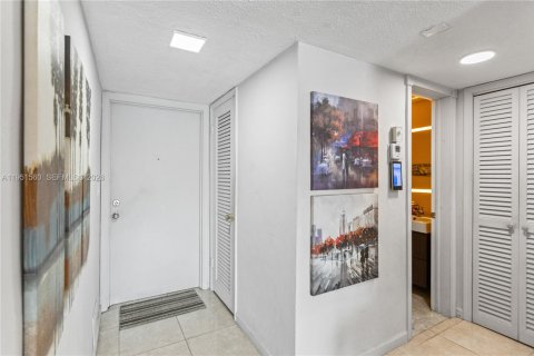 Снять в аренду кондоминиум в Халландейл-Бич, Флорида 1 спальня, 74.88м2, № 2006371 - фото 17