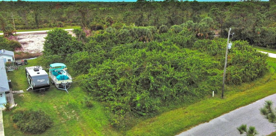 Terrain à Port Charlotte, Floride № 2185385
