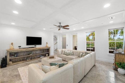 House in Delray Beach, Florida 4 bedrooms, 356.93 sq.m. № 2183028 - photo 7