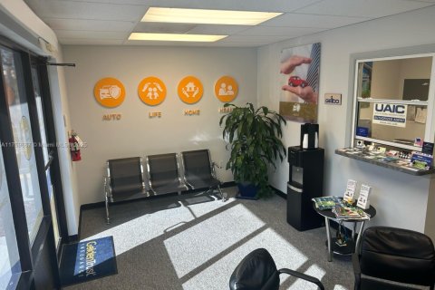 Propiedad comercial en venta en Bradenton, Florida № 1712949 - foto 3