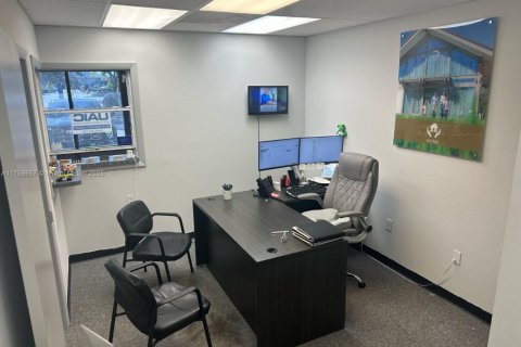 Propiedad comercial en venta en Bradenton, Florida № 1712949 - foto 4