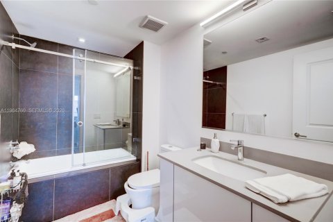 Copropriété à louer à Miami, Floride: 2 chambres, 81.75 m2 № 2028044 - photo 3