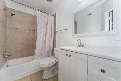 Condo in Kissimmee, Florida, 2 bedrooms  № 1757535 - photo 17