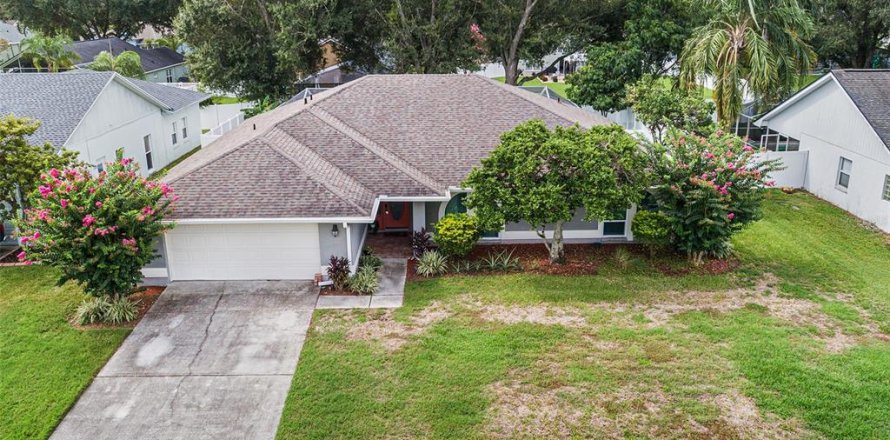 House in Lakeland, Florida 5 bedrooms, 203.27 sq.m. № 1904750