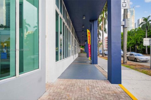 Commercial property in Miami, Florida № 2042424 - photo 15