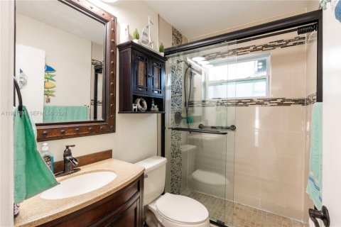 House in Miami, Florida 3 bedrooms, 141.58 sq.m. № 2066131 - photo 20