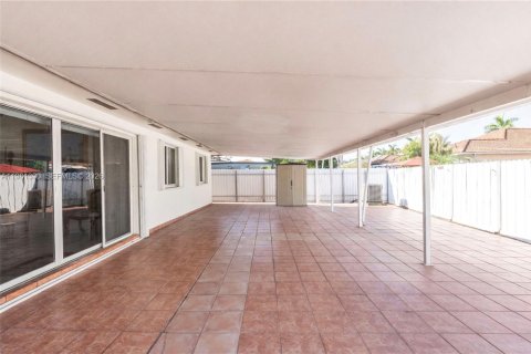 House in Miami, Florida 3 bedrooms, 141.58 sq.m. № 2066131 - photo 29