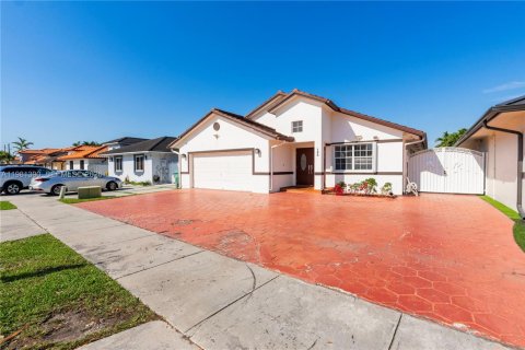 House in Miami, Florida 3 bedrooms, 141.58 sq.m. № 2066131