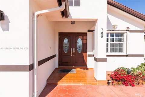 House in Miami, Florida 3 bedrooms, 141.58 sq.m. № 2066131 - photo 3