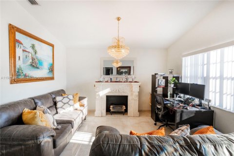 House in Miami, Florida 3 bedrooms, 141.58 sq.m. № 2066131 - photo 7