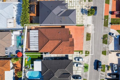 House in Miami, Florida 3 bedrooms, 141.58 sq.m. № 2066131 - photo 5