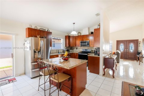 House in Miami, Florida 3 bedrooms, 141.58 sq.m. № 2066131 - photo 11