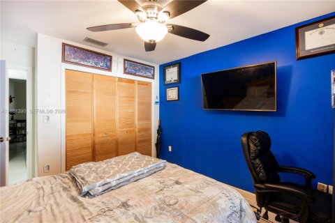 House in Miami, Florida 3 bedrooms, 141.58 sq.m. № 2066131 - photo 19