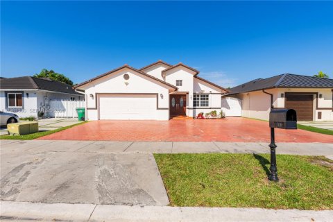 House in Miami, Florida 3 bedrooms, 141.58 sq.m. № 2066131 - photo 2