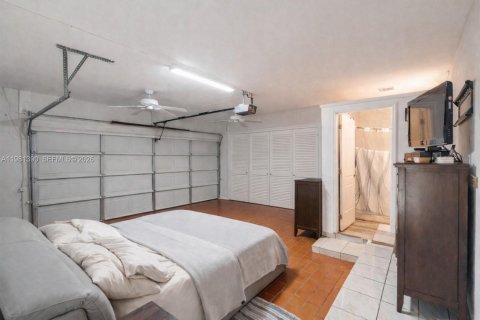 House in Miami, Florida 3 bedrooms, 141.58 sq.m. № 2066131 - photo 25