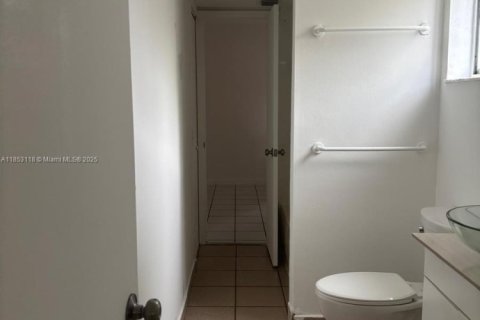 Condominio en alquiler en Hialeah, Florida, 2 dormitorios, 91.51 m2 № 1877944 - foto 8