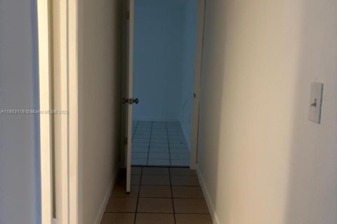 Condominio en alquiler en Hialeah, Florida, 2 dormitorios, 91.51 m2 № 1877944 - foto 11