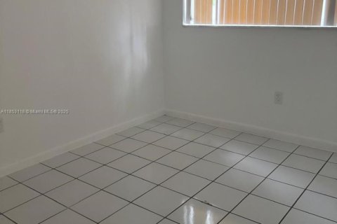 Condominio en alquiler en Hialeah, Florida, 2 dormitorios, 91.51 m2 № 1877944 - foto 10