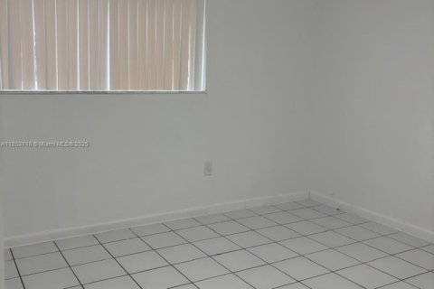 Condominio en alquiler en Hialeah, Florida, 2 dormitorios, 91.51 m2 № 1877944 - foto 5