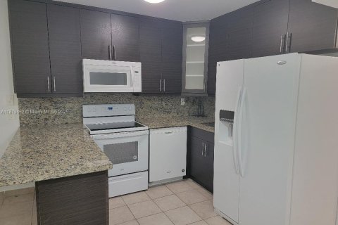 Condominio en alquiler en Miami Beach, Florida, 1 dormitorio, 63.17 m2 № 1896306 - foto 6