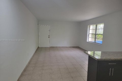 Condominio en alquiler en Miami Beach, Florida, 1 dormitorio, 63.17 m2 № 1896306 - foto 8