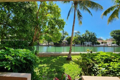 Condominio en alquiler en Miami Beach, Florida, 1 dormitorio, 63.17 m2 № 1896306 - foto 1