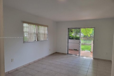 Condominio en alquiler en Miami Beach, Florida, 1 dormitorio, 63.17 m2 № 1896306 - foto 4