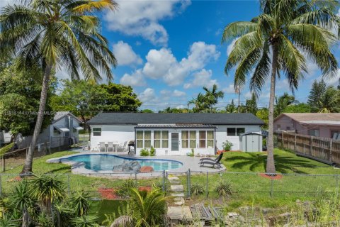 Снять в аренду виллу или дом в Дирфилд-Бич, Флорида 3 спальни, 142.23м2, № 2034615 - фото 16