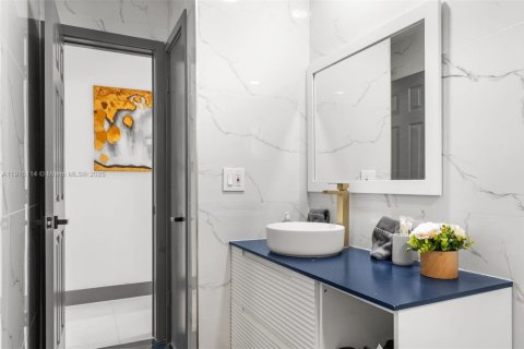 Снять в аренду виллу или дом в Дирфилд-Бич, Флорида 3 спальни, 142.23м2, № 2034615 - фото 12